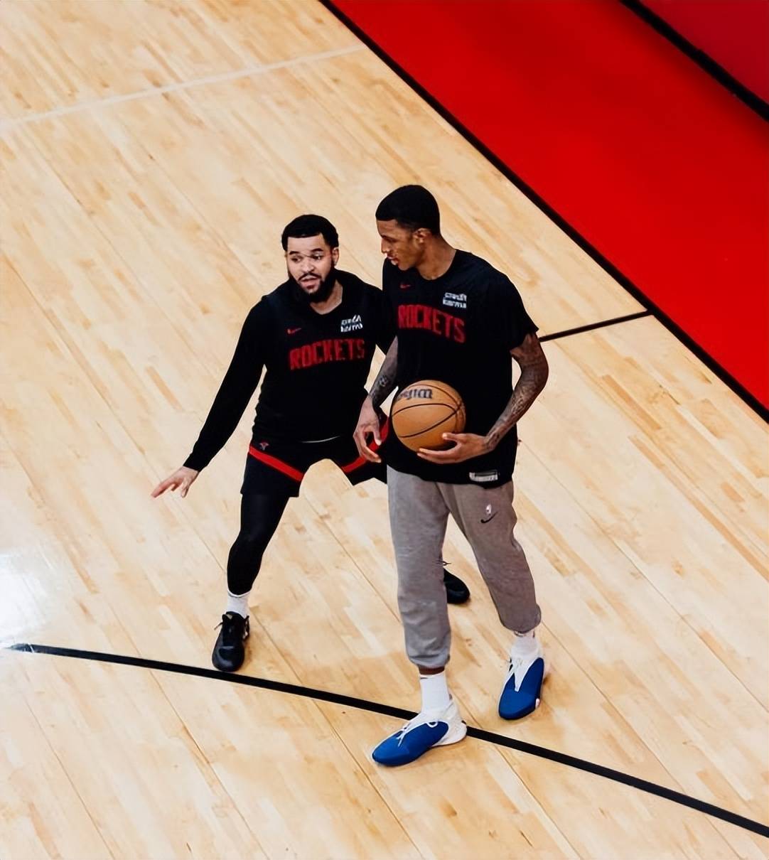 关于火箭队球员集体高烧,致使比赛延期的信息 关于火箭队球员集体高烧,致使比赛延期的信息