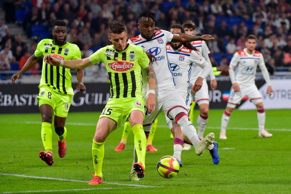 包含里昂主场大胜,淘汰切尔西,欧冠比赛掀波澜的词条 包含里昂主场大胜,淘汰切尔西,欧冠比赛掀波澜的词条