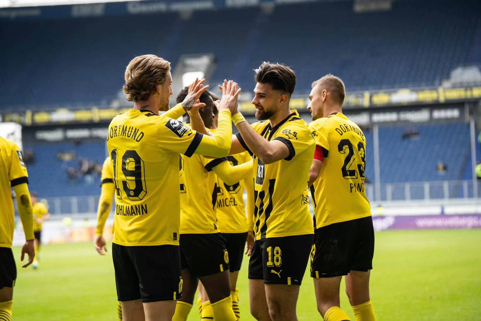 多特蒙德客场全取三分,继续保持不败纪录的简单介绍 多特蒙德客场全取三分,继续保持不败纪录的简单介绍