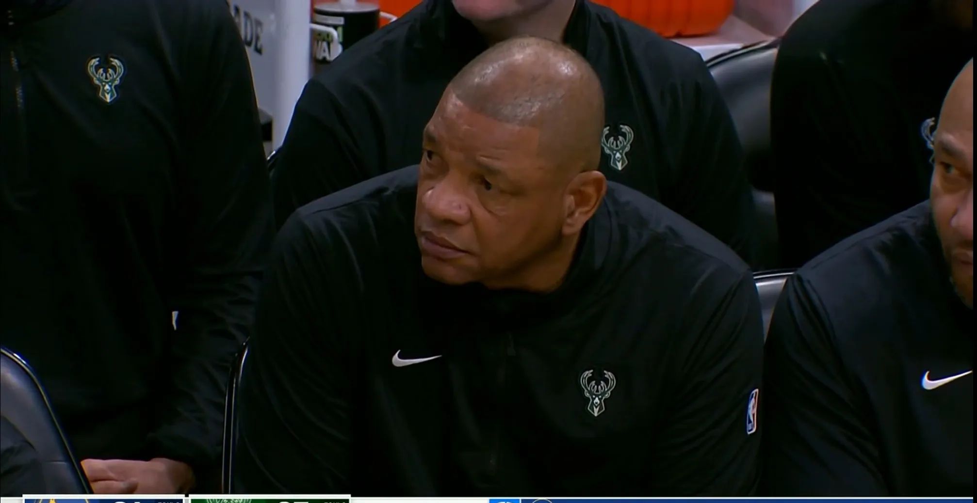 开云体育在线-关于雄鹿队主场比赛观众气氛热烈球员表现亮眼的信息