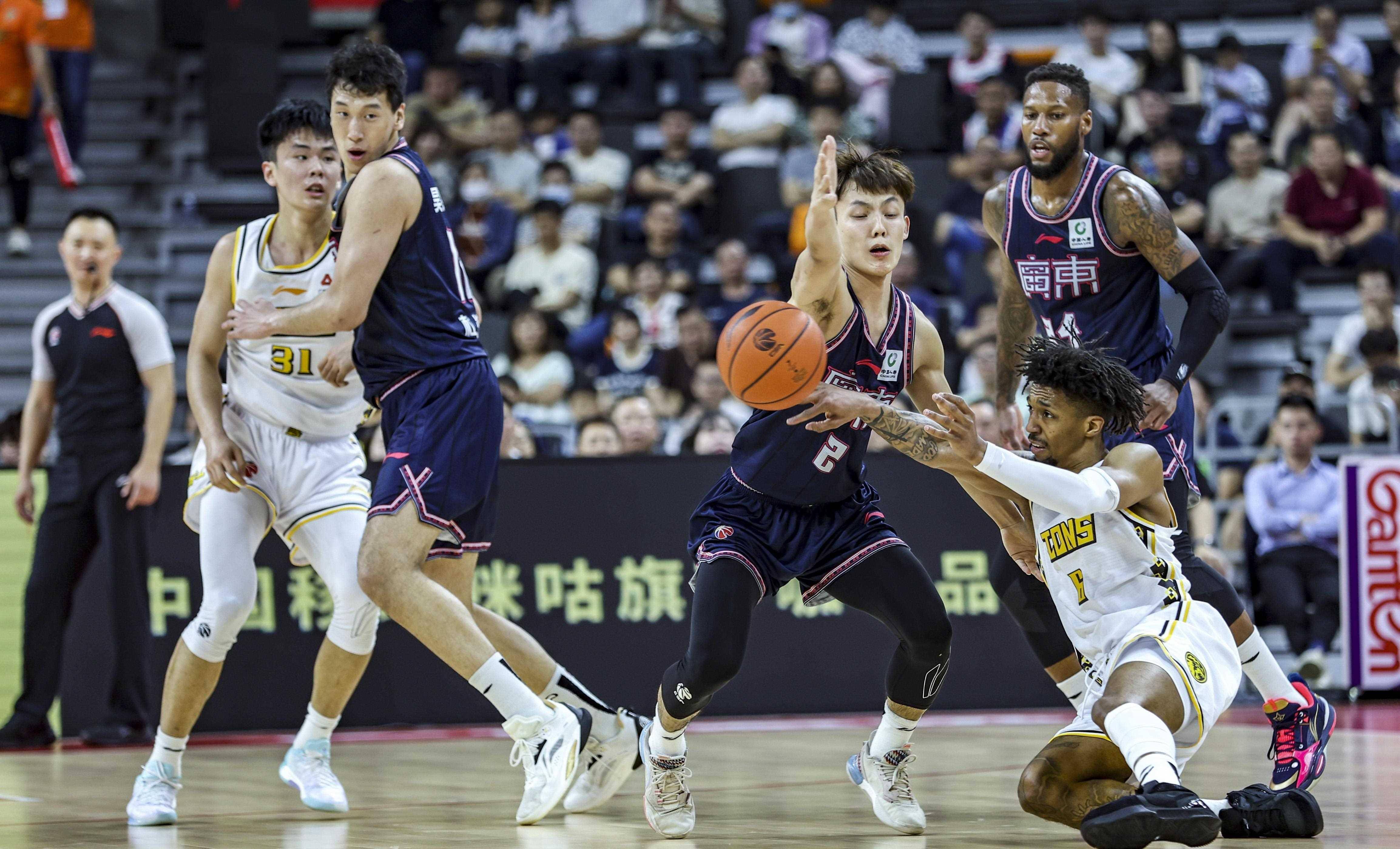 开云APP-包含广厦队内讧事件曝光，风波不断影响士气的词条