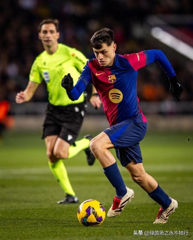 包含巴萨中场核心伤愈复出,有望助球队冲击联赛榜首的词条 包含巴萨中场核心伤愈复出,有望助球队冲击联赛榜首的词条