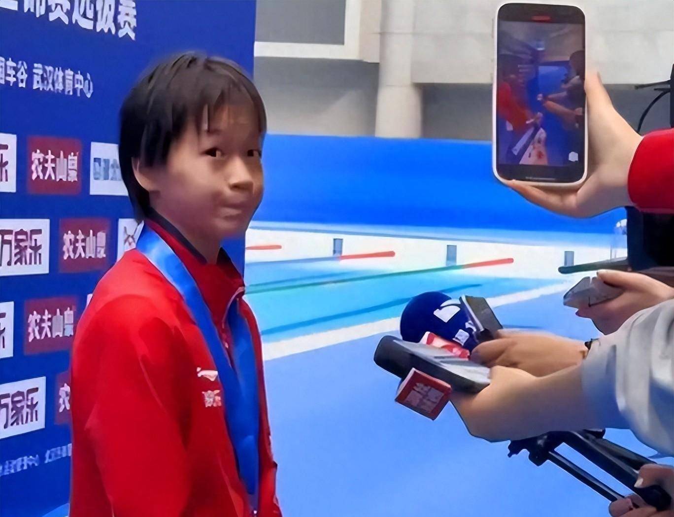 中国足球赛场掀起女性运动员风潮,传递正能量的简单介绍 中国足球赛场掀起女性运动员风潮,传递正能量的简单介绍