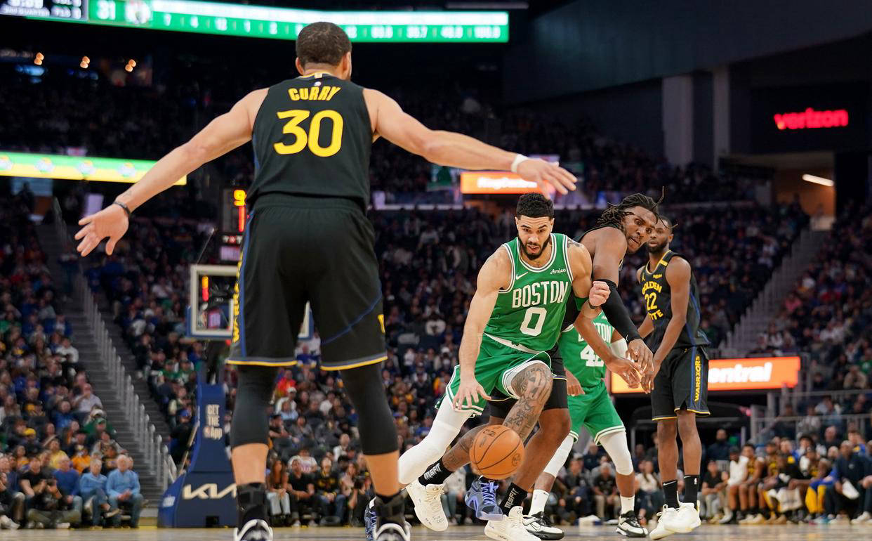 强大对手劲敌太过强劲,球队惨遭惨败 强大对手劲敌太过强劲,球队惨遭惨败