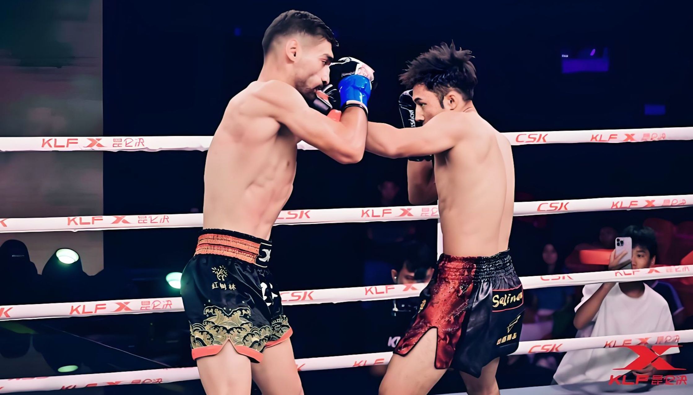 高强度对抗,顶级球员们展现最佳表现 高强度对抗,顶级球员们展现最佳表现