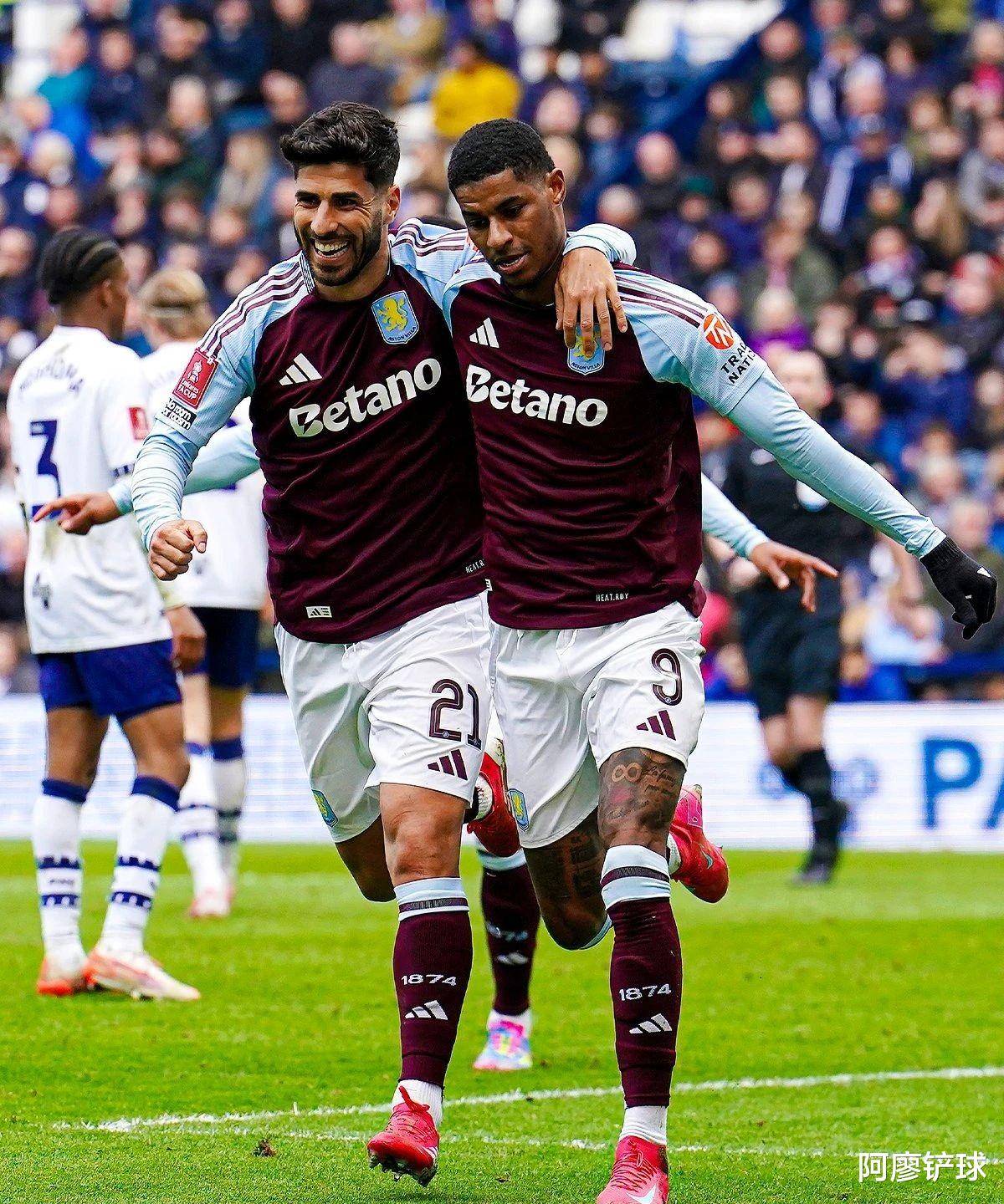 斯拉维亚主场三球完胜,晋级 斯拉维亚主场三球完胜,晋级