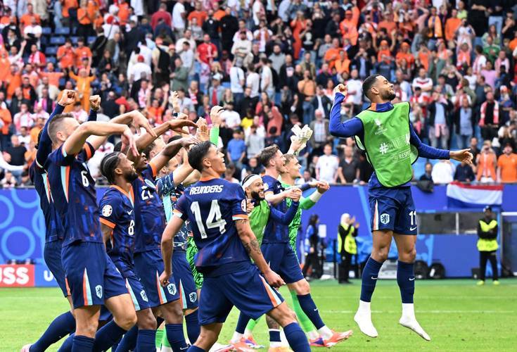 芬兰客场比负于法国,小组前景黯然失色的简单介绍 芬兰客场比负于法国,小组前景黯然失色的简单介绍