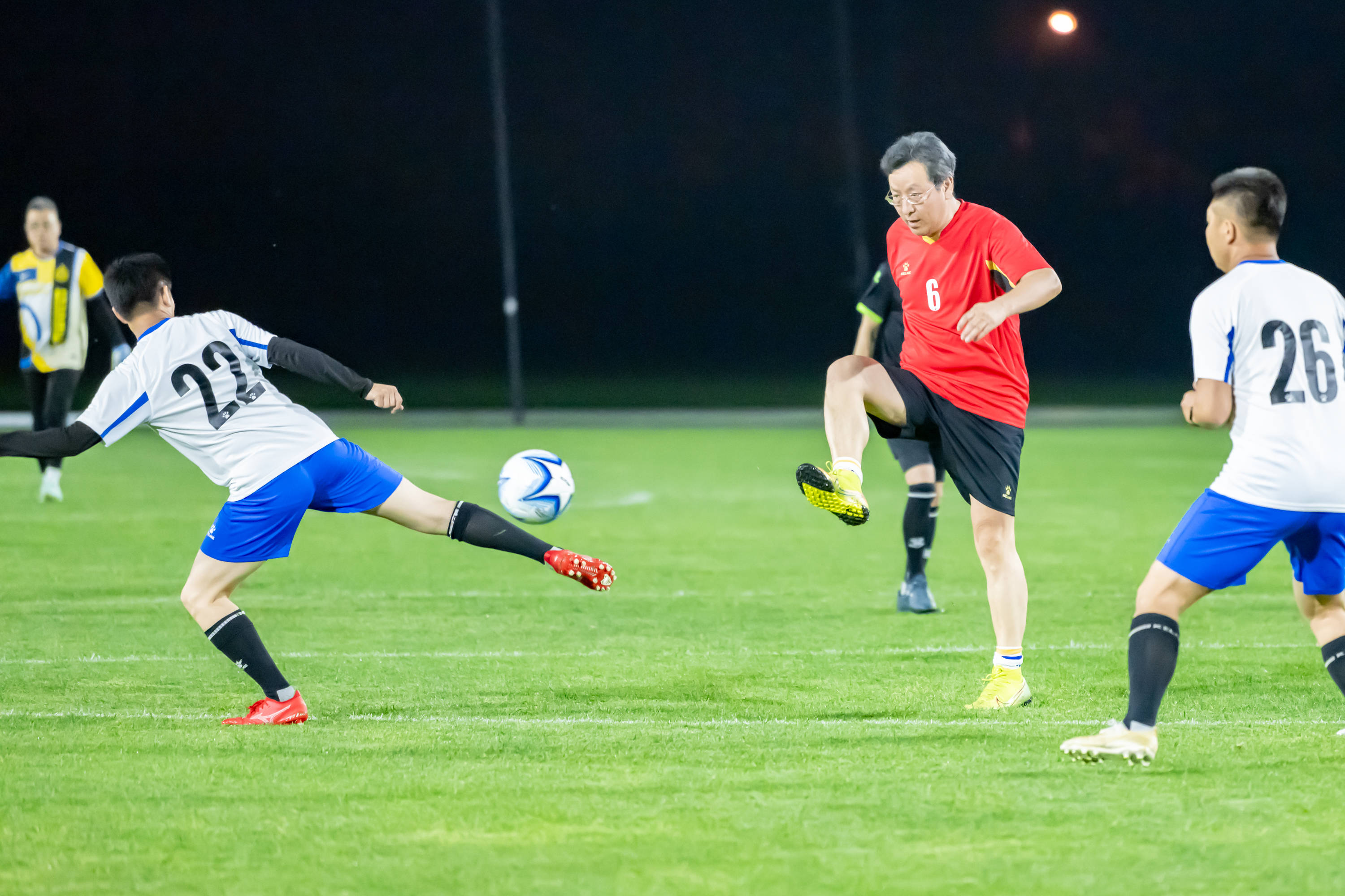 开云体育app-关于足球比赛战况精彩绝伦，队伍实力对比刺激的信息