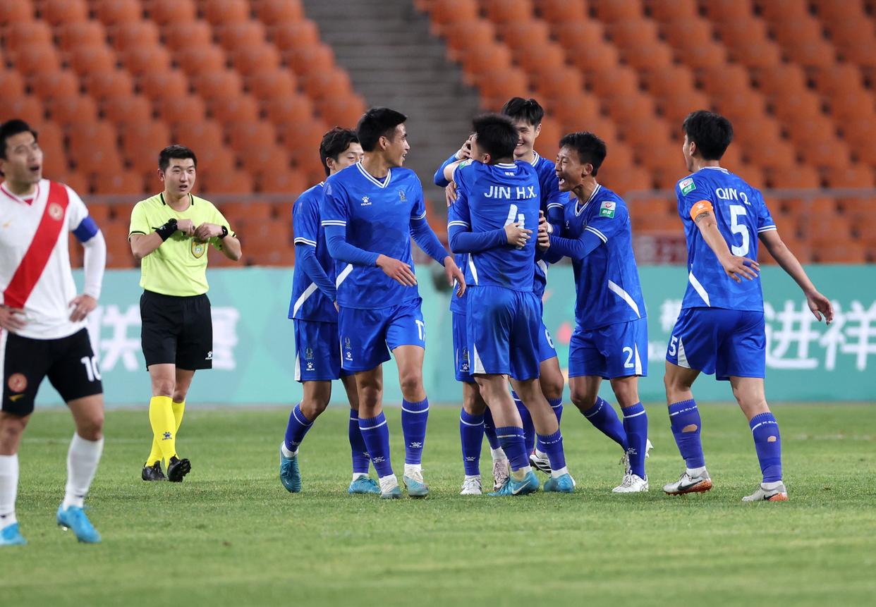 开云体育入口-职业足球赛事引发广泛关注和讨论