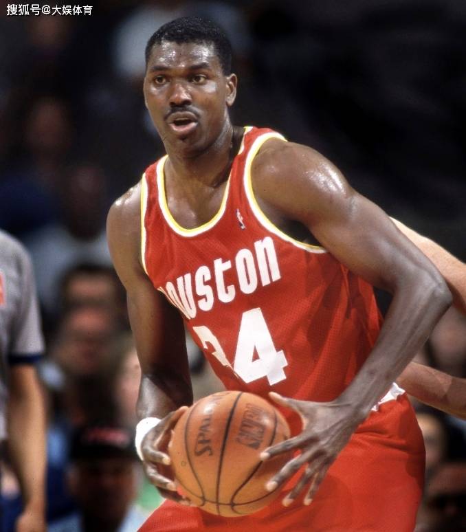 NBA球员技术精湛,被誉为球队核心 NBA球员技术精湛,被誉为球队核心