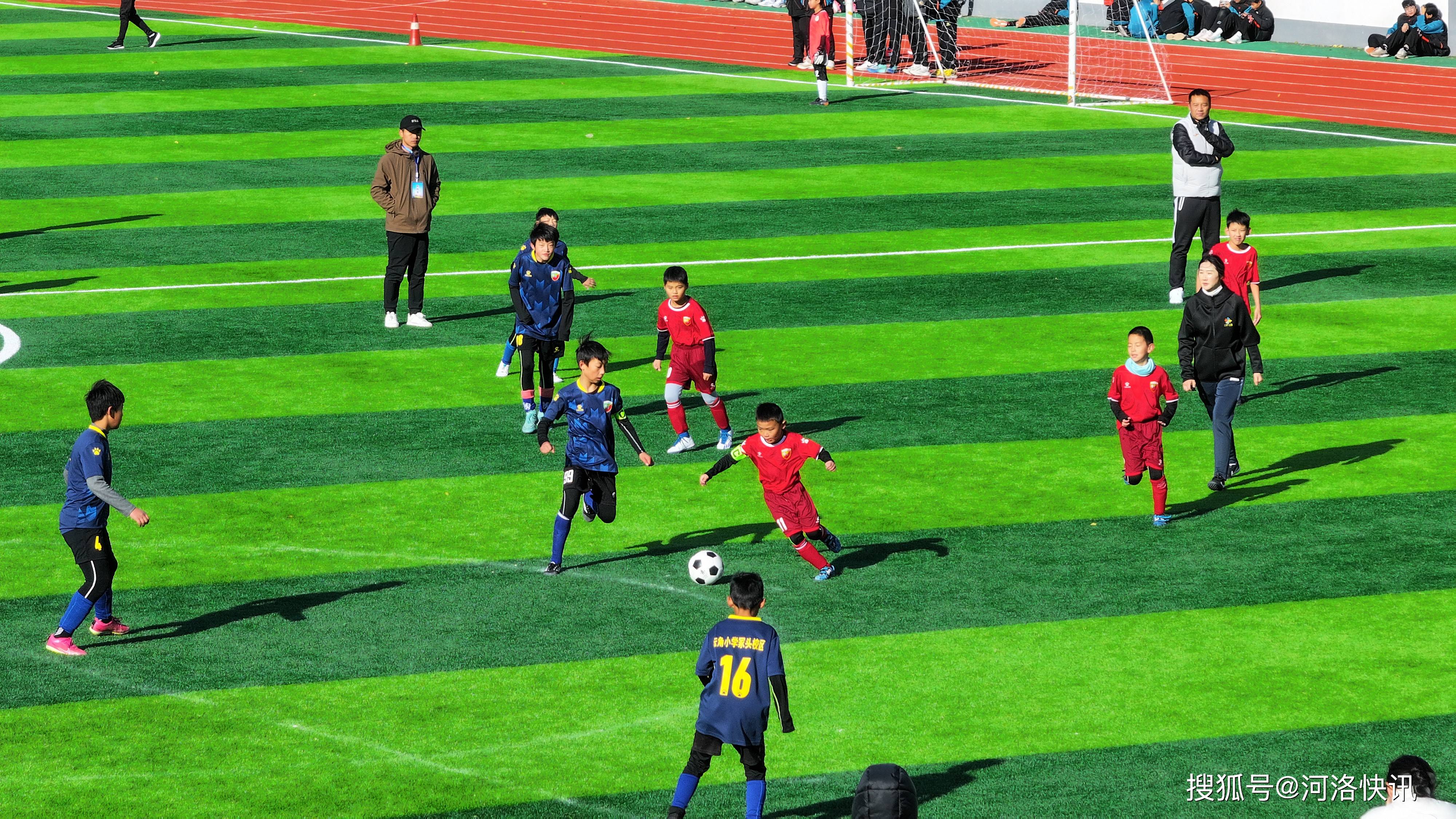 足球比赛中球员技术威力尽显,场面感人至深的简单介绍 足球比赛中球员技术威力尽显,场面感人至深的简单介绍