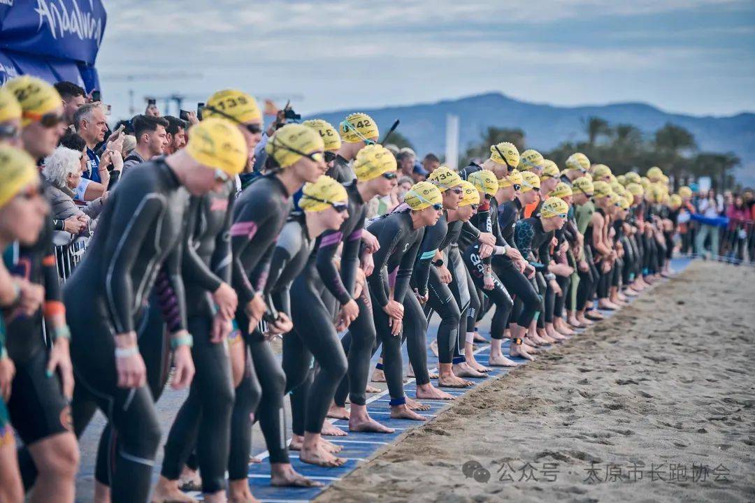 开云体育官网-西班牙铁人三项选手让人注目：拿下金牌