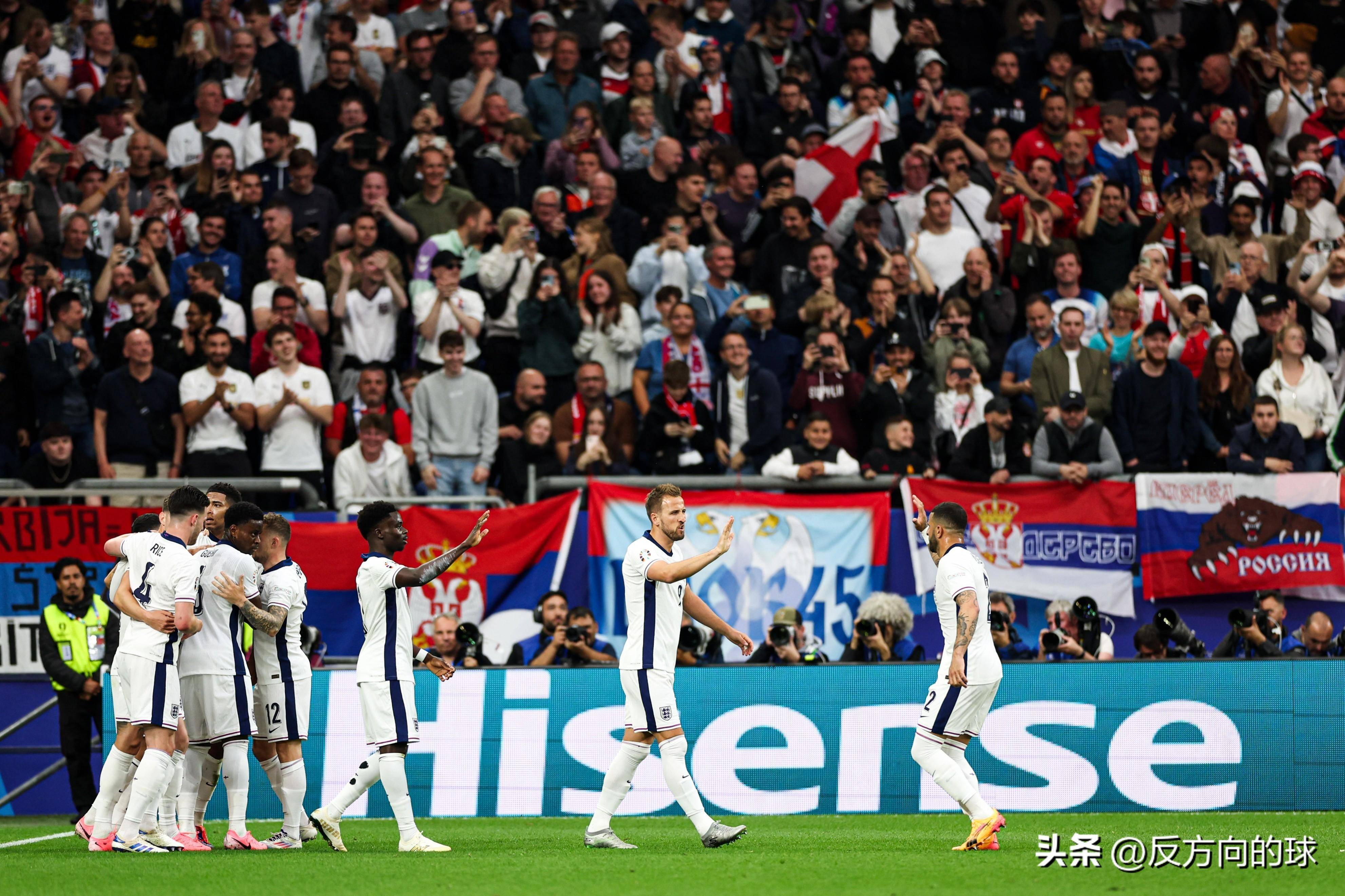 英格兰队首战取胜 英格兰队首战取胜