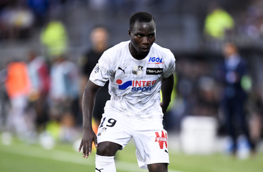 亚眠主场惨败,战绩继续堪忧 亚眠主场惨败,战绩继续堪忧