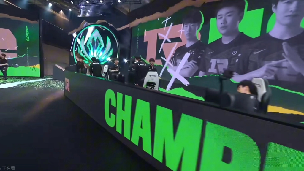 开云体育官网-RNG轻取KT，Gumayusi成为全场焦点四强赛2:1（成都）