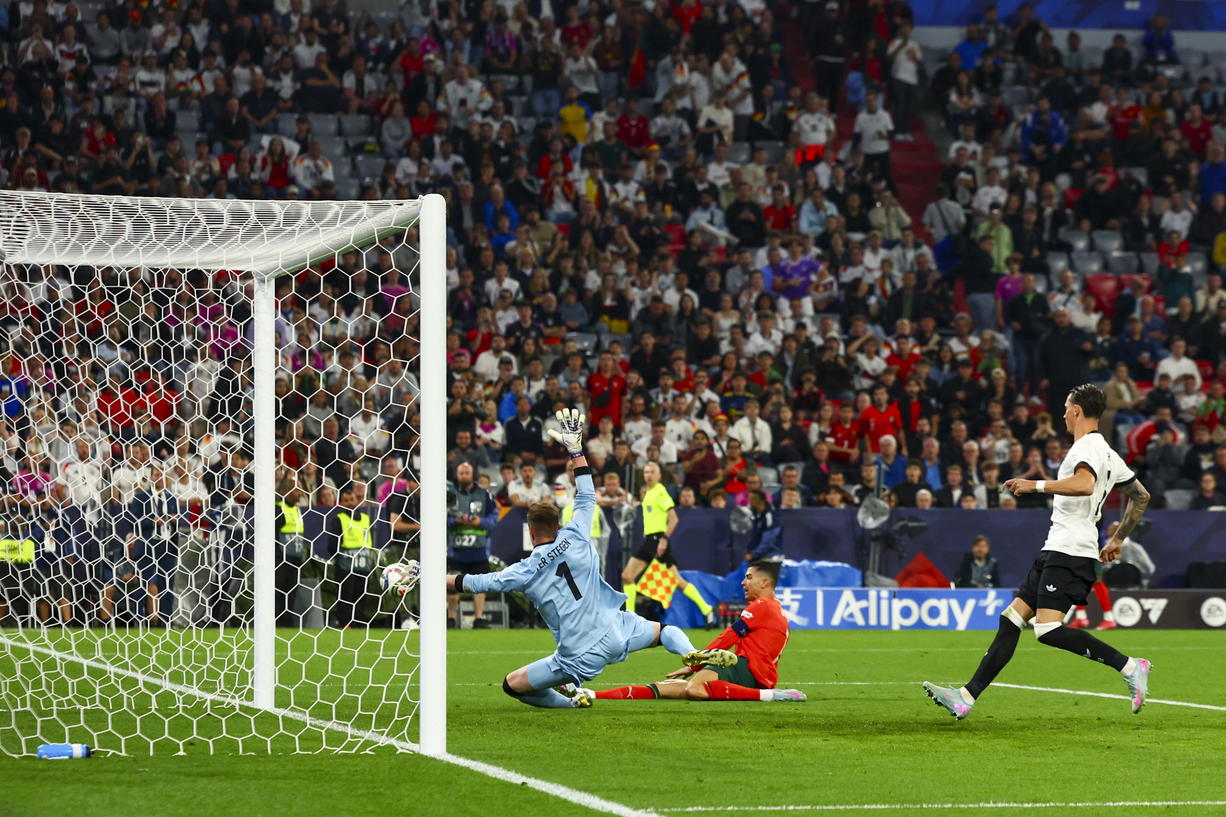 开云体育APP下载-葡萄牙球队成功击败对手，晋级半决赛