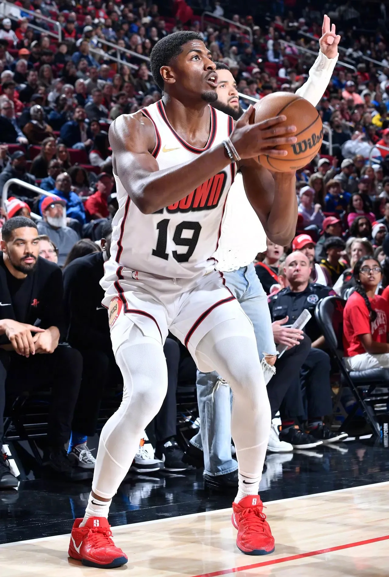 火箭队再胜马刺继续领跑 火箭队再胜马刺继续领跑