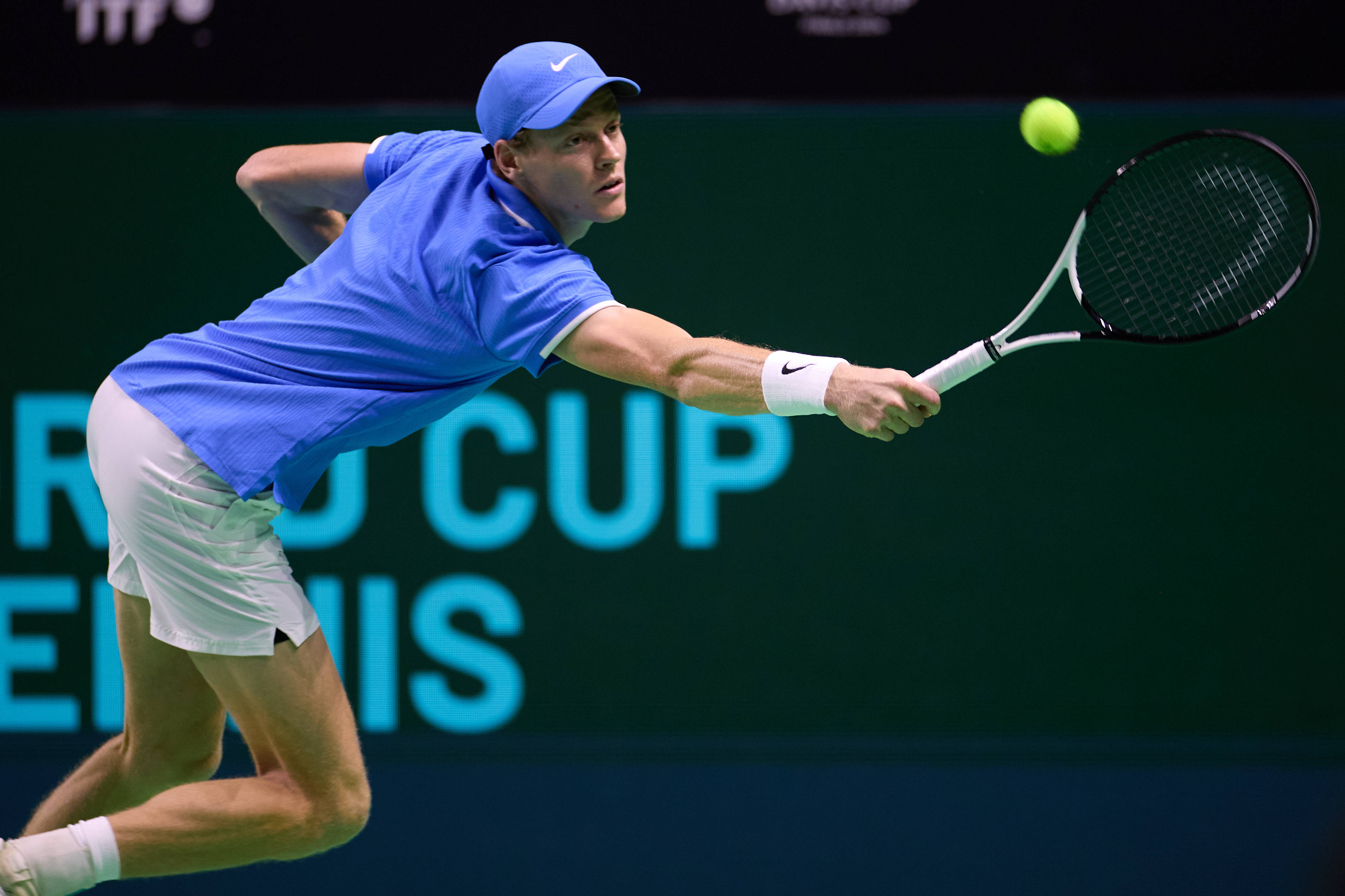 戴维斯杯鏖战年终总决赛，辛纳带队取胜