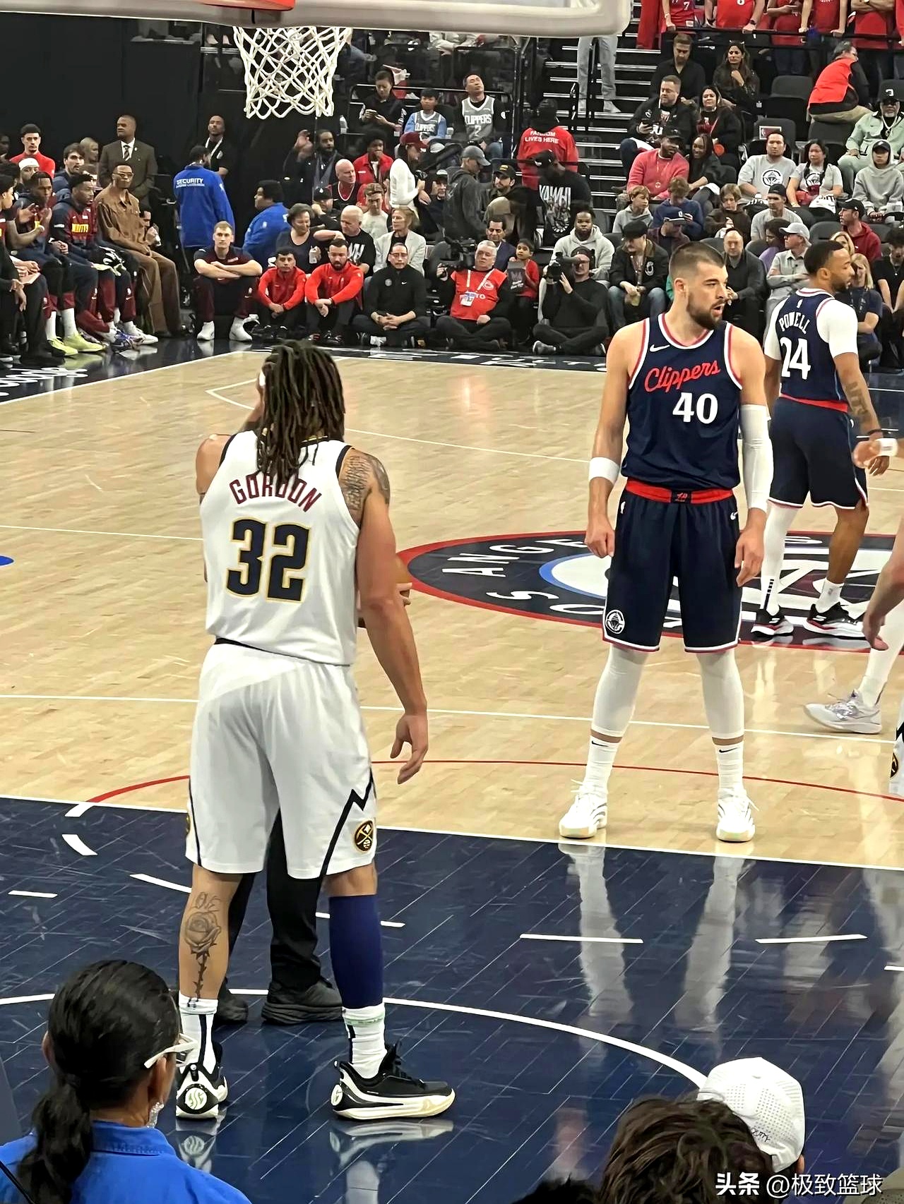 掘金险胜快船，布克统治全场