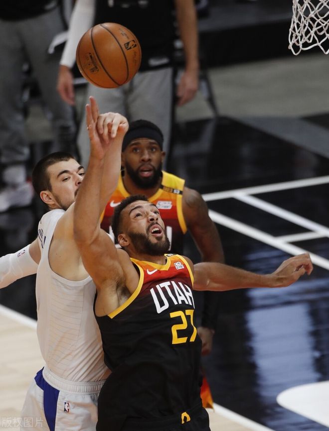 开云体育官网-天津队轻取广东队，米切尔点燃赛场