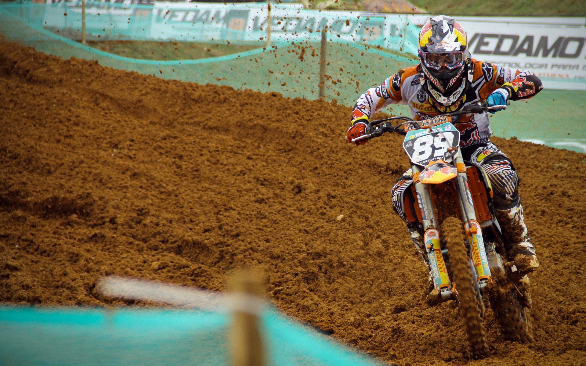 开云体育官网-极速轰鸣与热血呐喊，胜利交响曲的双重奏