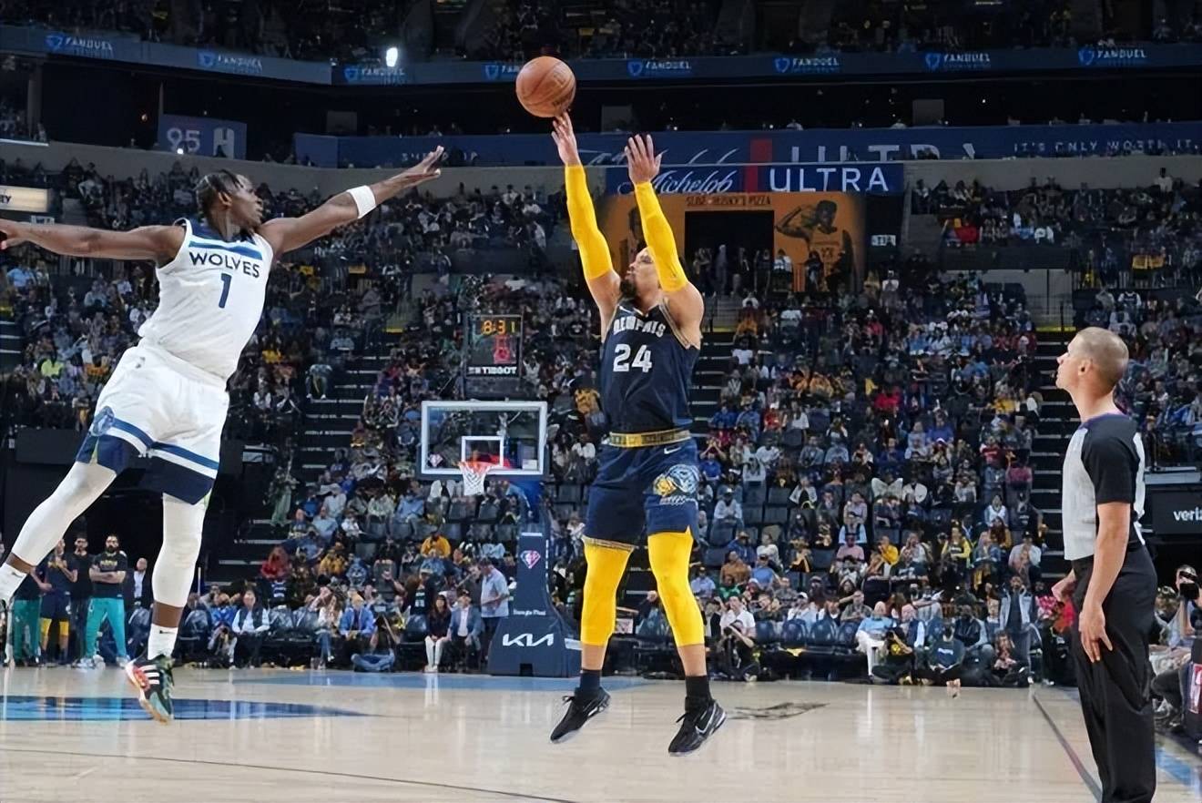 小贾伦持续制造杀伤，森林狼防守锁死深圳队